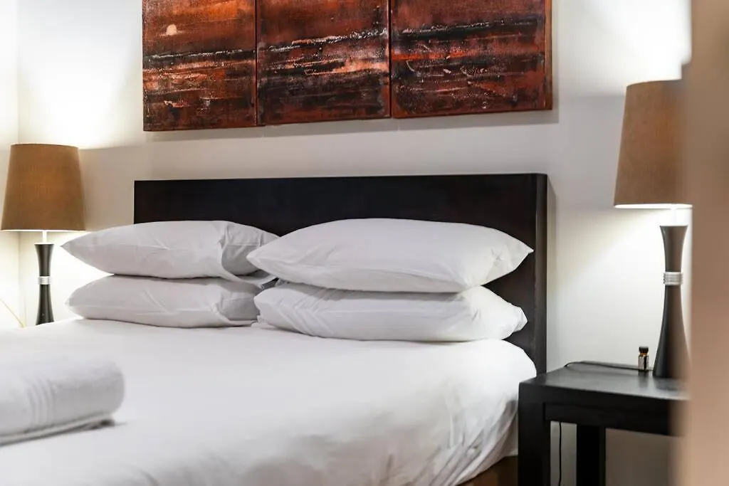 2 Bedroom - Nightlife Explorer Le Cap